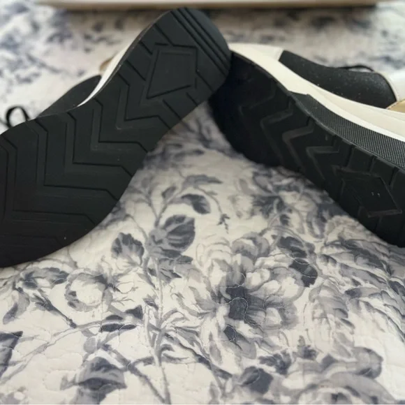 Michael Kors Black, White, with gold accent - Picture 3 of 5